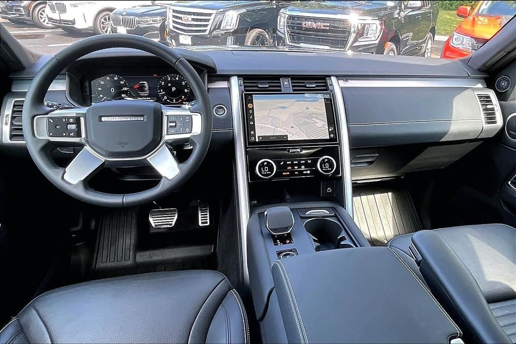 Used 2025 Blue Land Rover Dynamic SE image 15