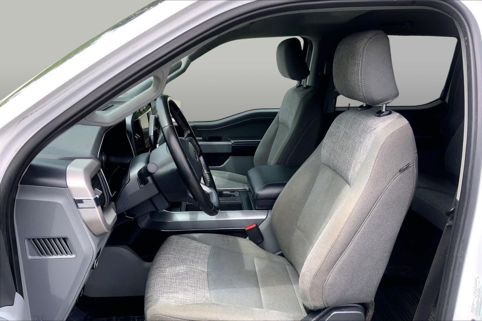 Used 2023 Oxford White Ford XLT image 9