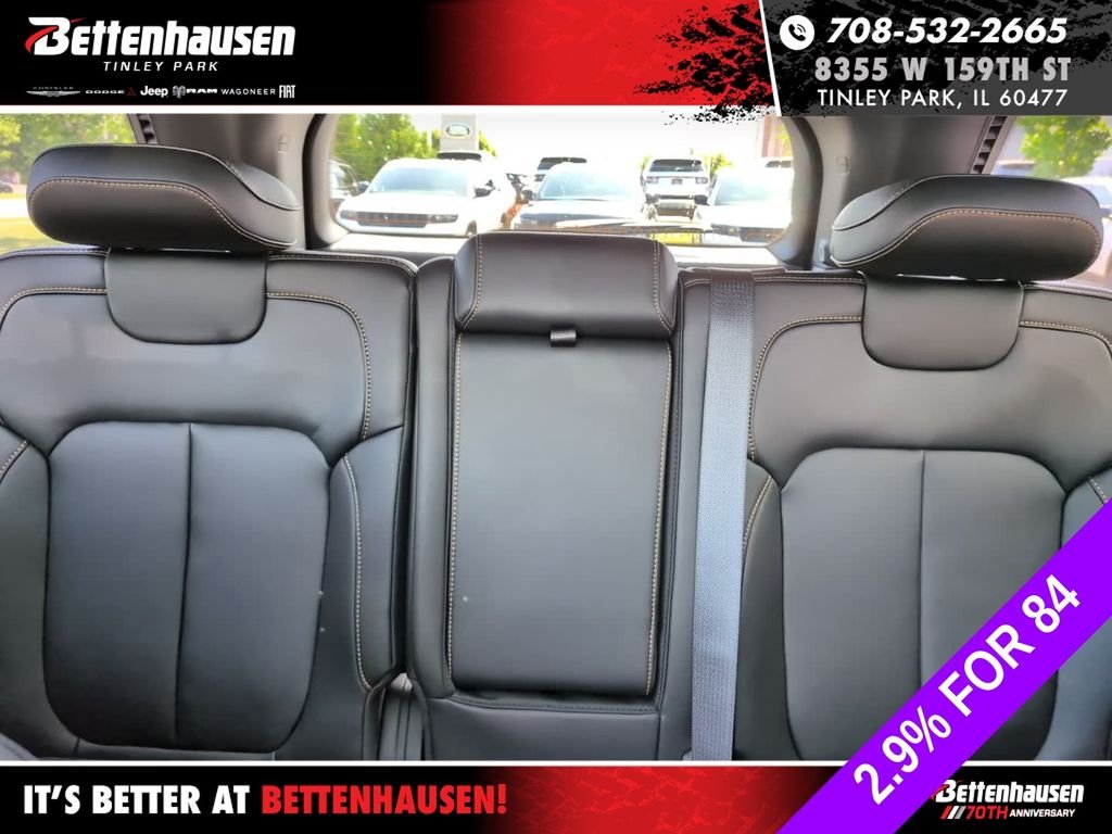 New 2026 Diamond Black Crystal Pearl-Coat Exterior Paint Jeep Limited image 24