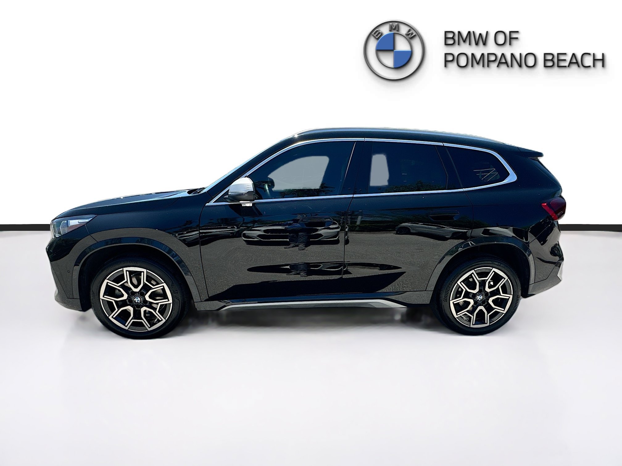 Used 2023 Jet Black BMW xDrive28i image 4