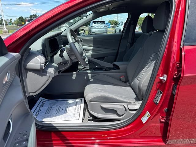 2025 Hyundai Elantra SEL - Photo 14