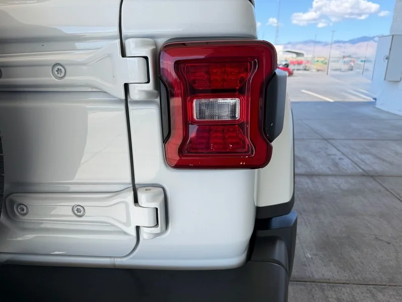 2025 Jeep Wrangler 4-Door Sahara - Photo 24