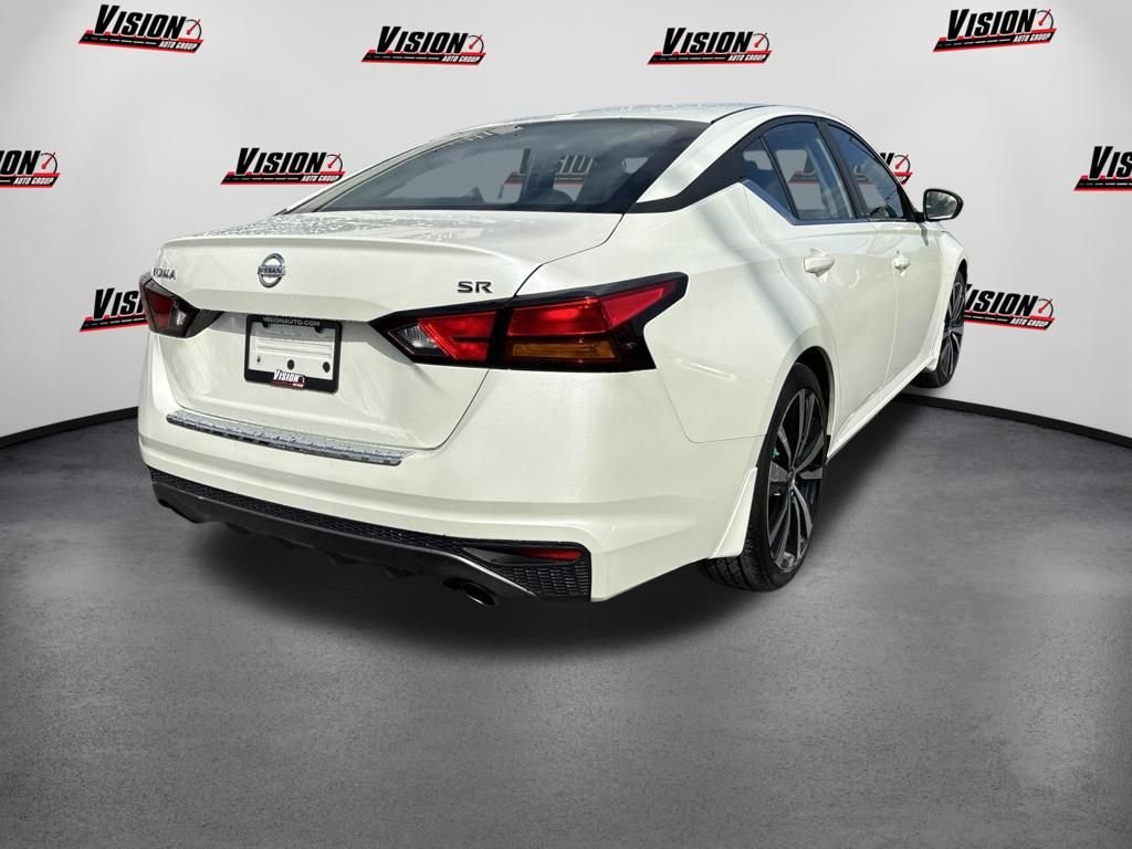 Used 2019 White Nissan 2.5 SR image 5