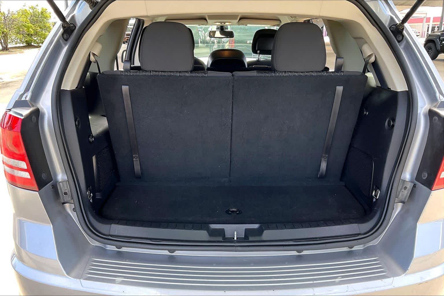 Used 2018 Billet Clearcoat Dodge SE image 31