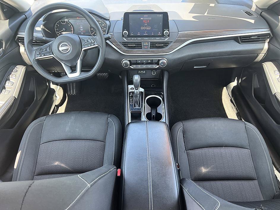 Used 2024 Pearl White Tricoat Nissan 2.5 SV image 18