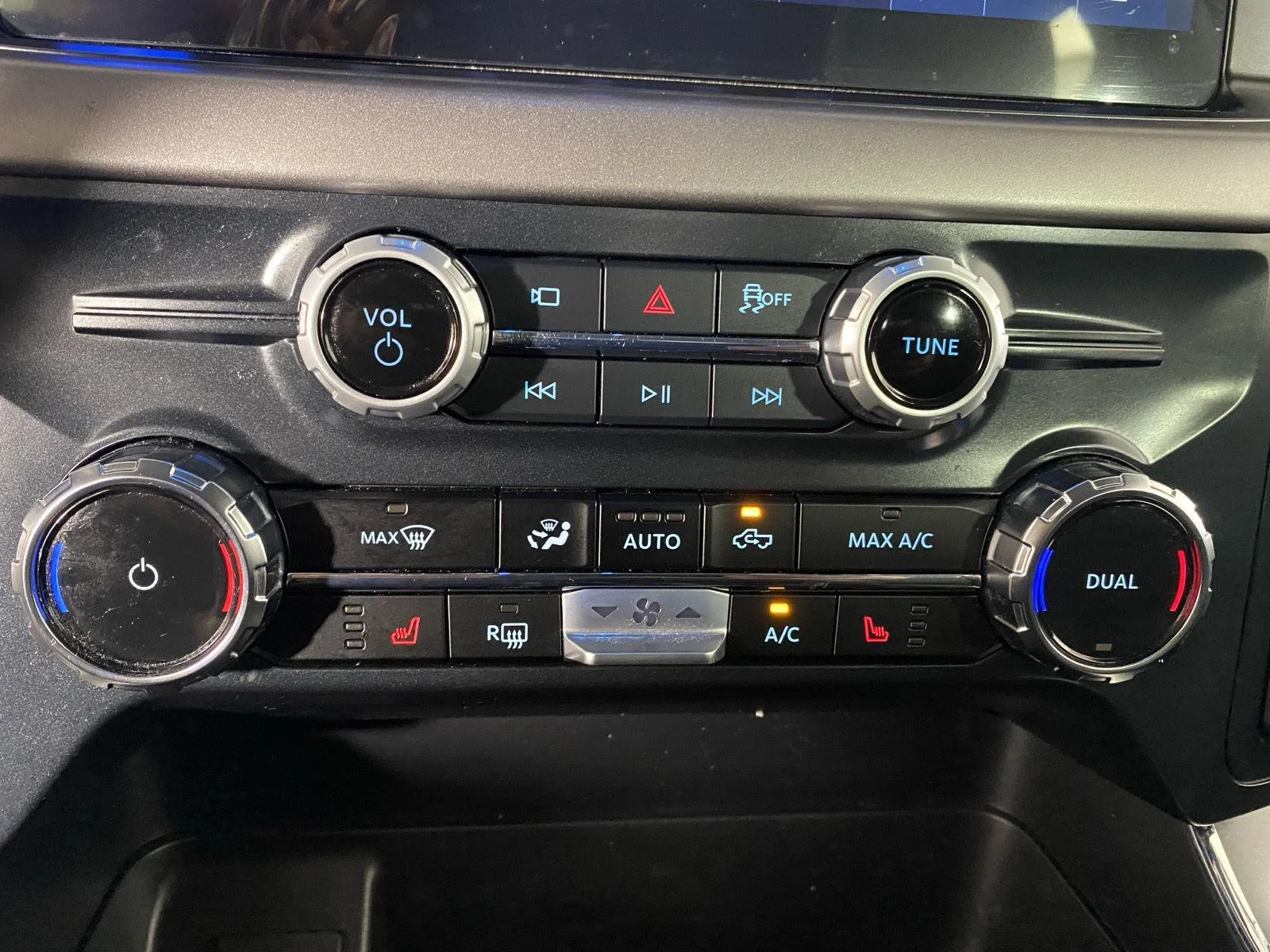 New 2026 Carbonized Gray Metallic Ford XLT image 11