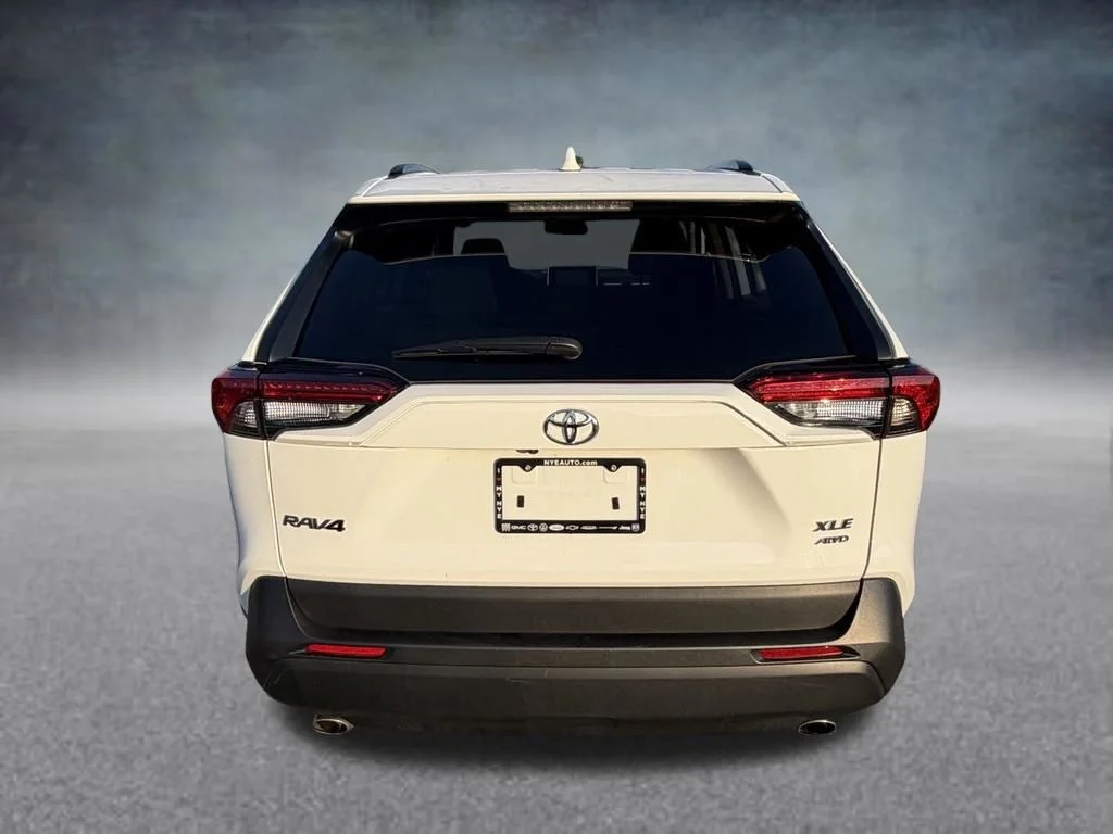 Used 2025 White Toyota XLE image 4