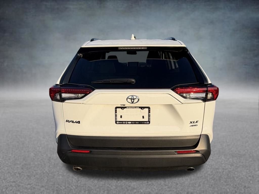 Used 2025 Ice Toyota XLE image 4