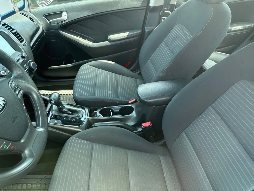 Used 2018 Red Kia LX image 26