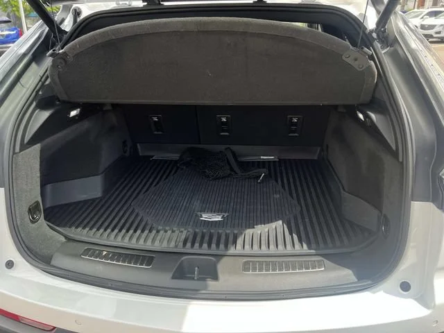 Used 2019 CRYSTAL WHITE TRICOAT Cadillac AWD Sport image 10