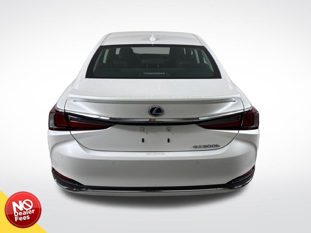 Used 2022 White Lexus 300h image 5
