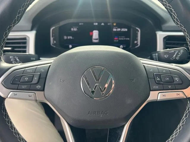 Used 2023 Pure White Volkswagen 3.6L V6 SE w/Technology image 10