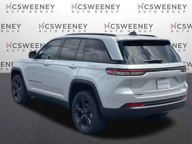 New 2025 Silver Zynith Exterior Paint Jeep Altitude image 5
