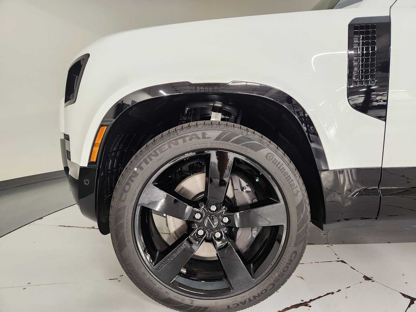 New 2026 Fuji White Land Rover X-Dynamic SE image 11