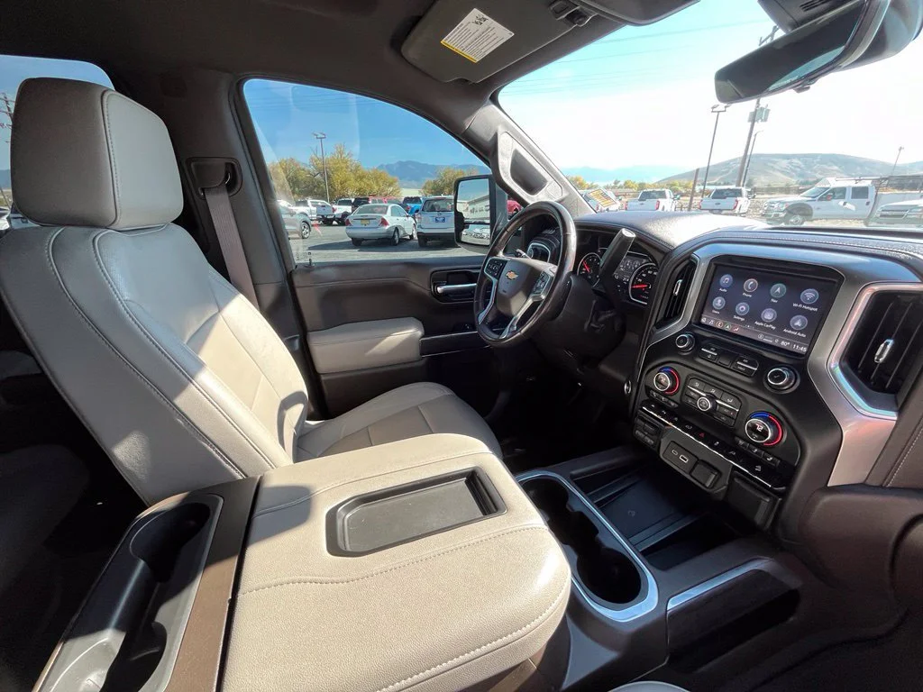 Used 2021 IRIDESCENT PEARL TRICOAT Chevrolet LTZ image 21