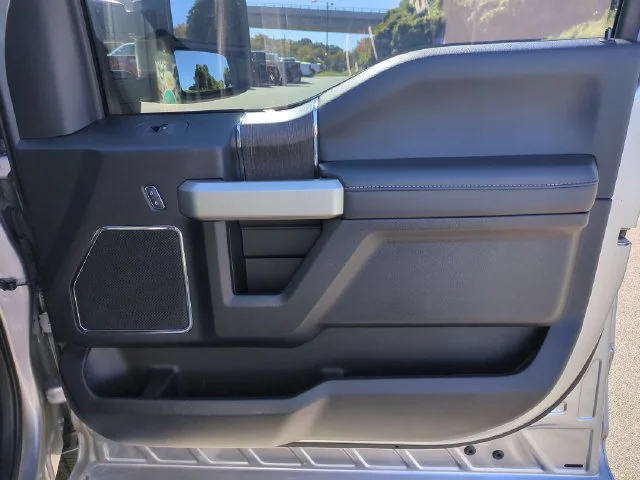Used 2020 Silver Ford Lariat image 33