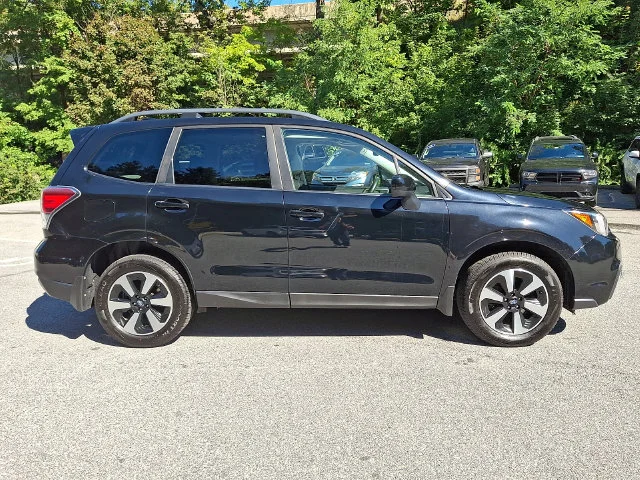 Used 2018 Black Subaru 2.5i Premium image 9