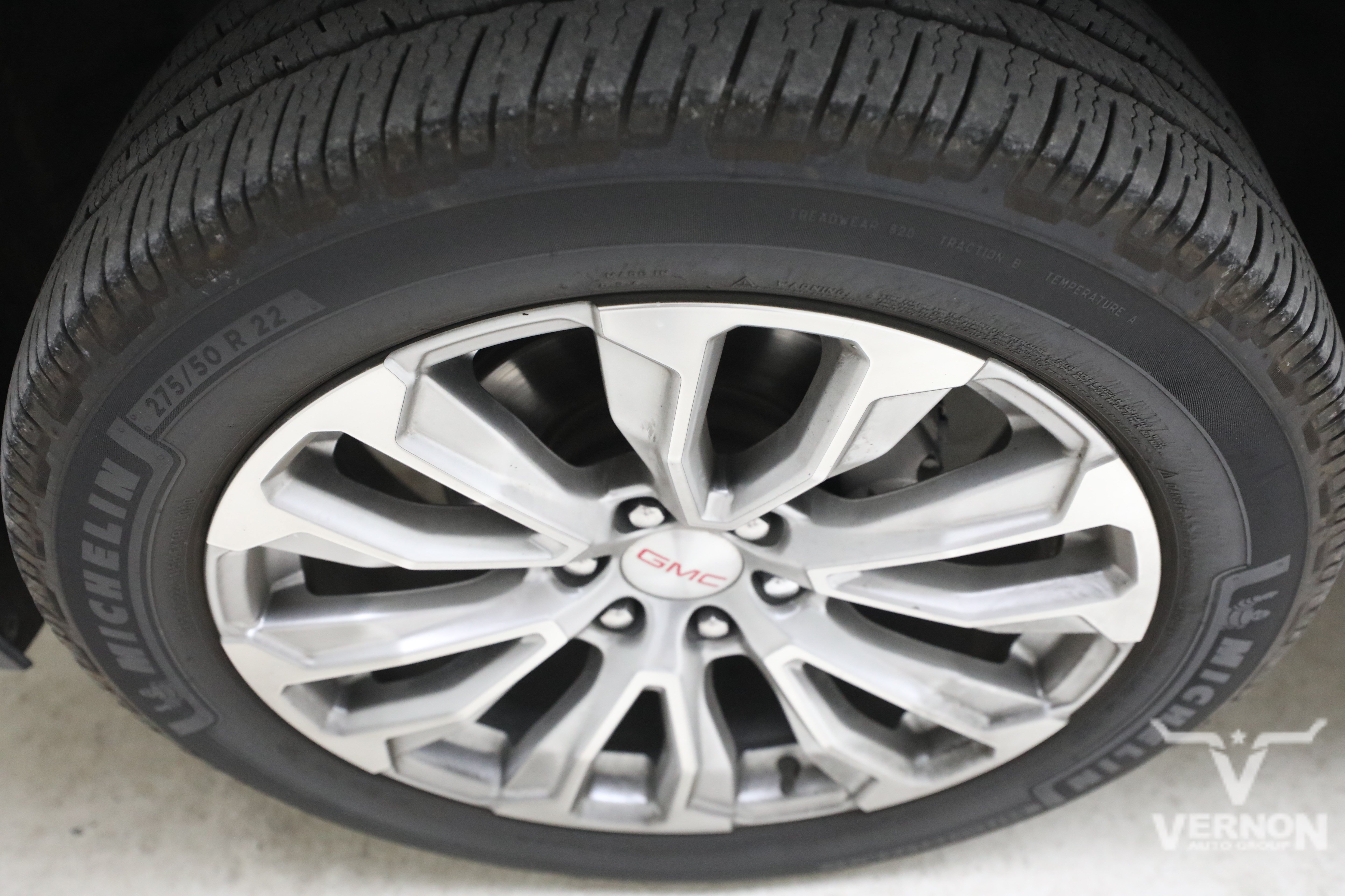 Used 2024 White Frost Tricoat GMC Y image 10