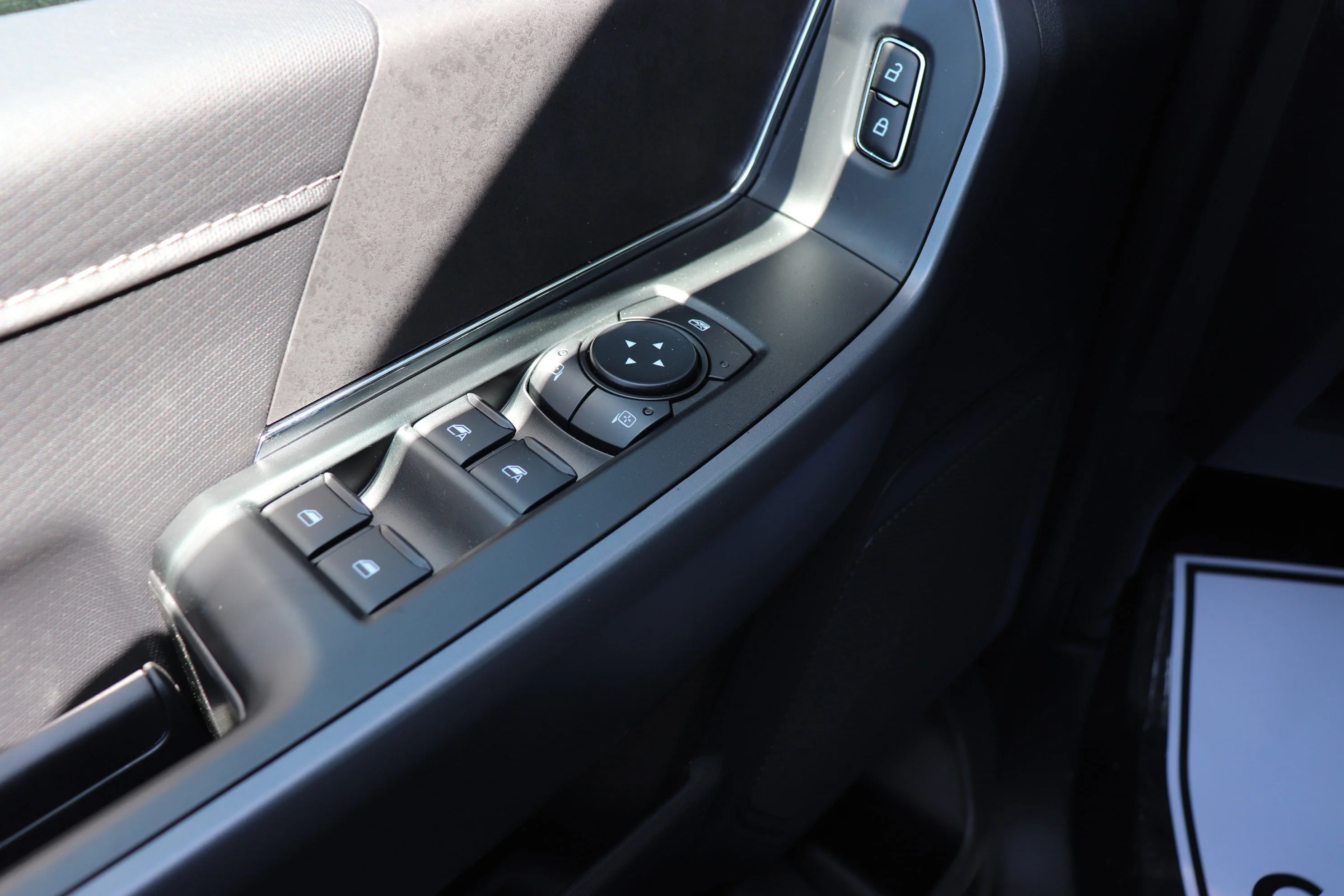 New 2026 CARBONIZED GREY METALLIC Ford XLT image 9