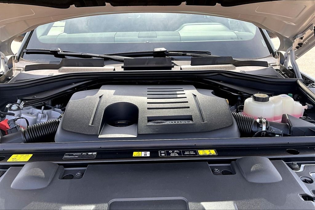 New 2026 Borasco Grey Metallic Land Rover SE image 11