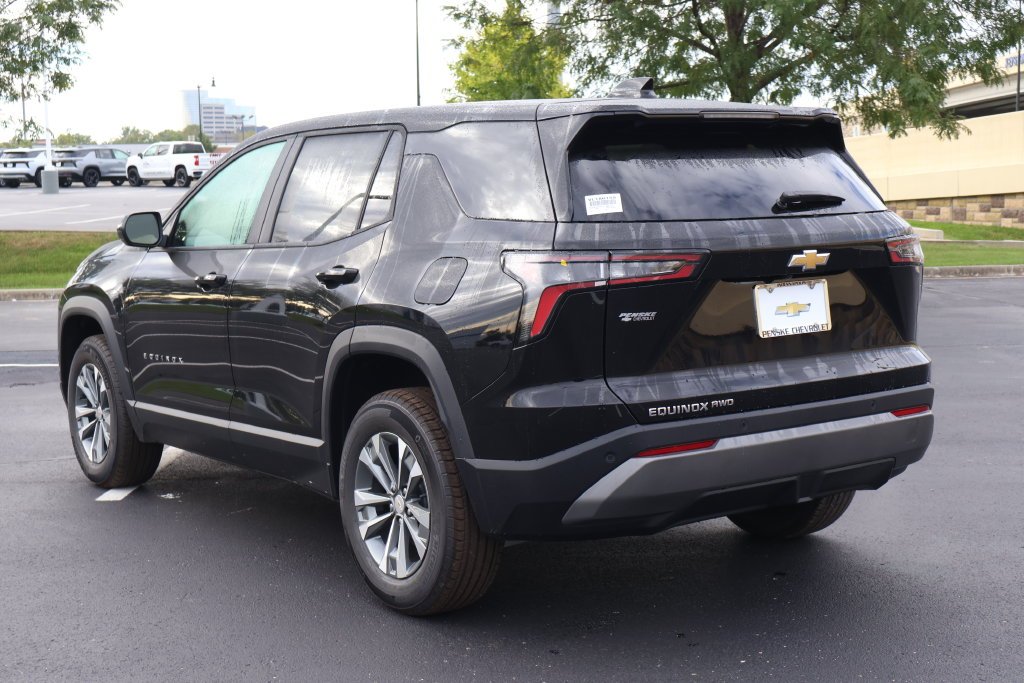 2027 Chevrolet Equinox LT - Photo 5