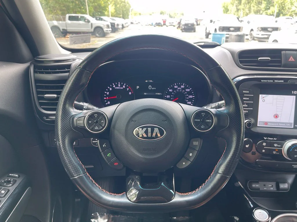 Used 2018 Red Kia Exclaim image 18