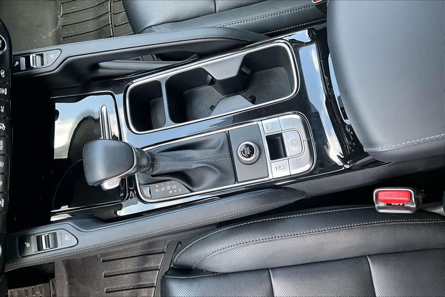 Used 2024 Everlasting Silver Kia SX image 25