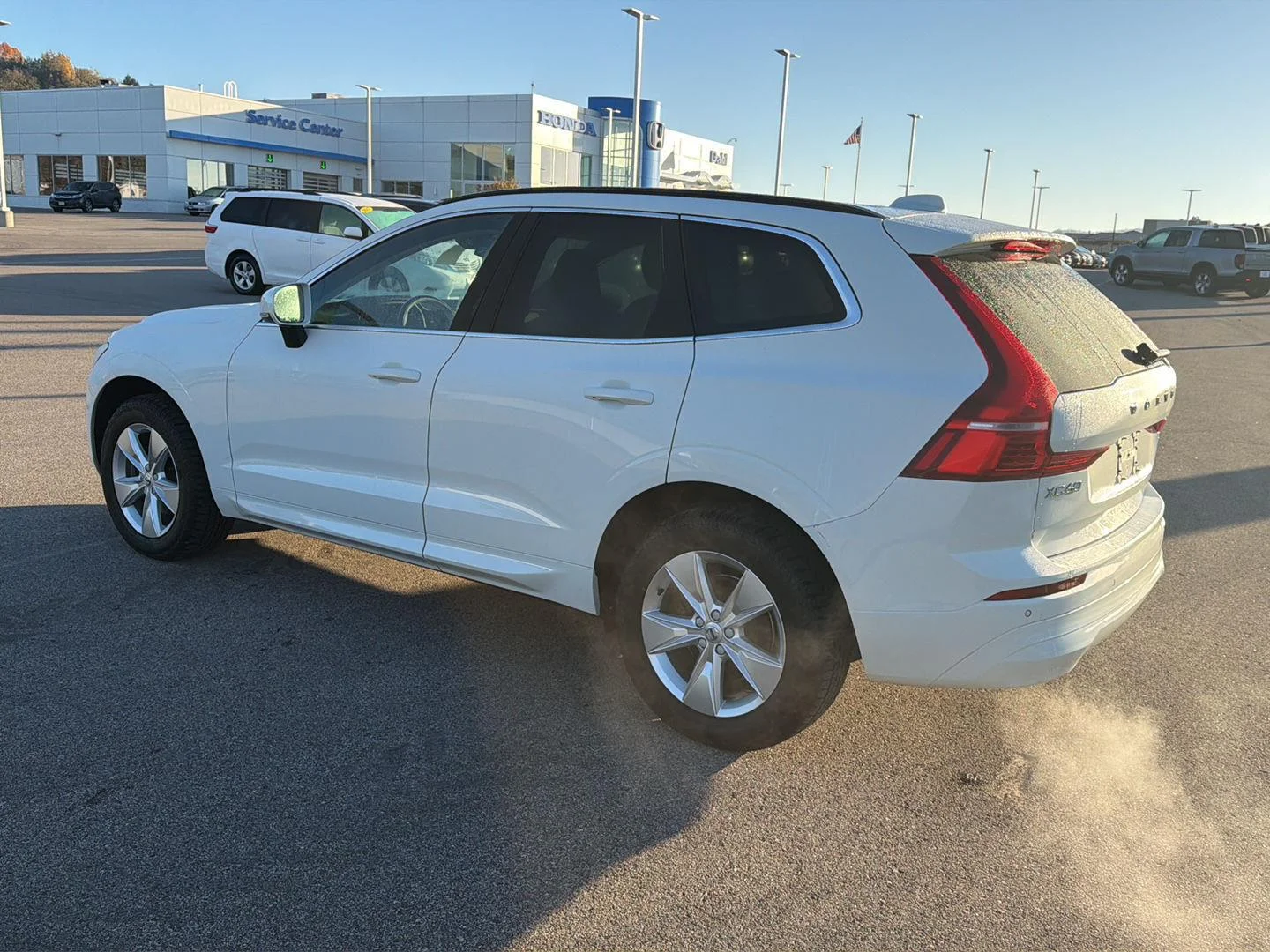 Used 2022  Volvo Momentum image 4