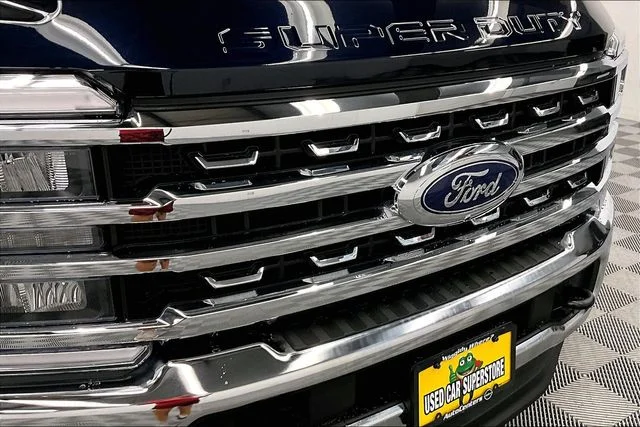 Used 2025 Antimatter Blue Metallic Ford Lariat image 33