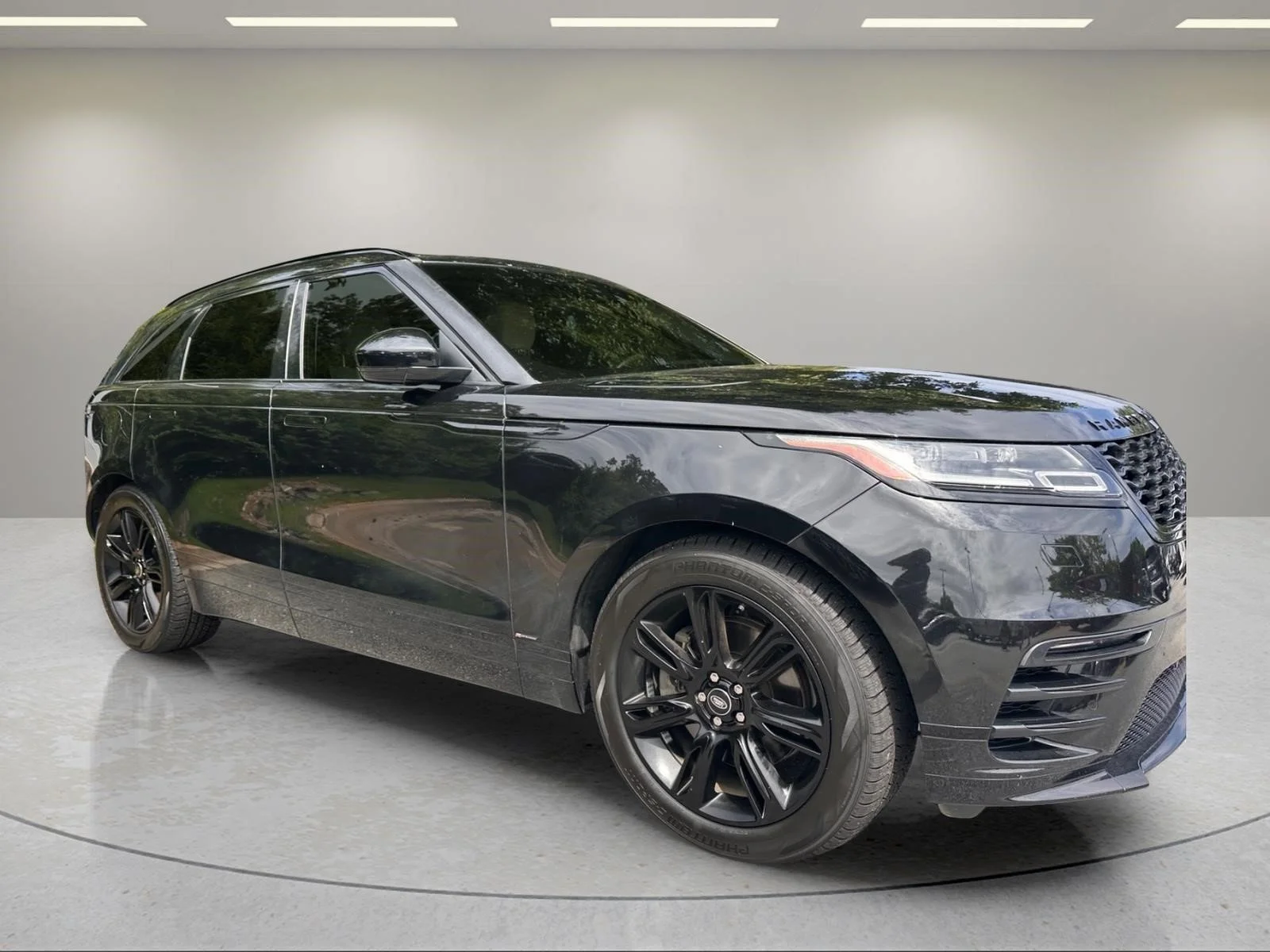 Used 2020  Land Rover R-Dynamic S image 9