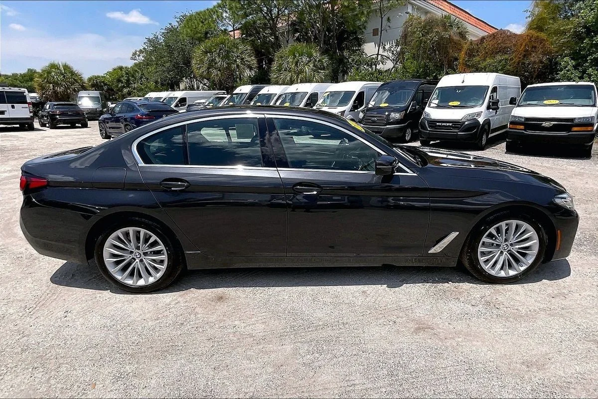 Used 2022  BMW i xDrive image 31