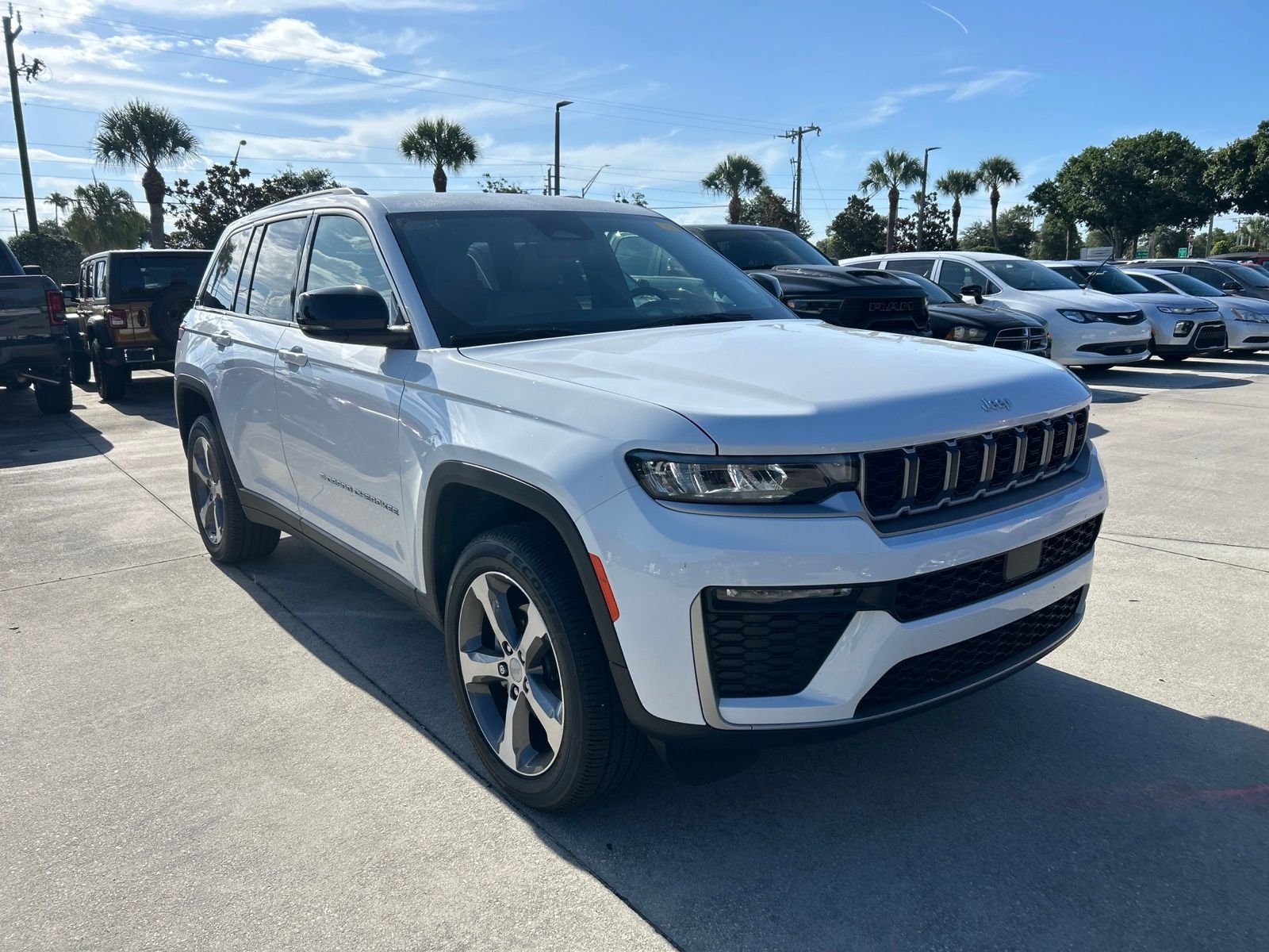 Used 2026 White/off-white Jeep Limited image 22