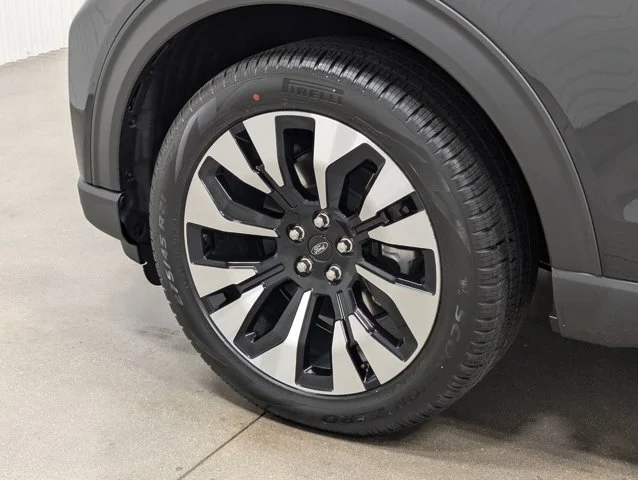 New 2026 Agate Black Metallic Ford Platinum™ image 32