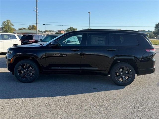 New 2027 High-Gloss Black Paint Jeep Limited Reserve image 2