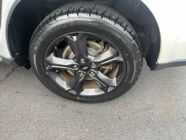 Used 2018 White Dodge Crossroad image 31