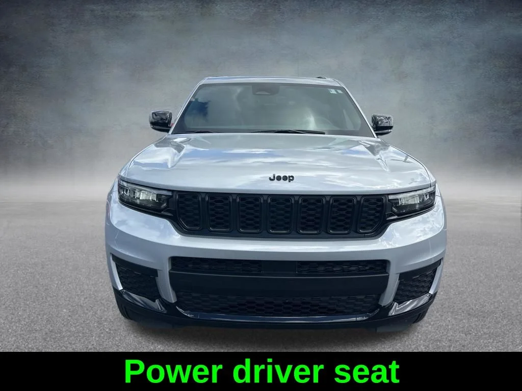 Used 2025 Silver Jeep Altitude X image 9