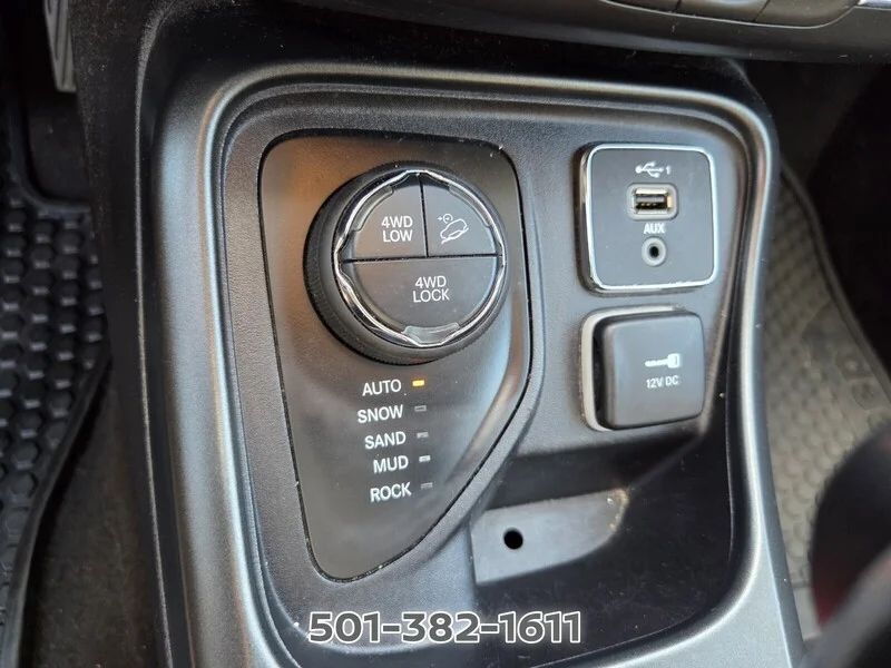 Used 2021 White Clearcoat JEEP TRAILHAWK 4X4 image 28