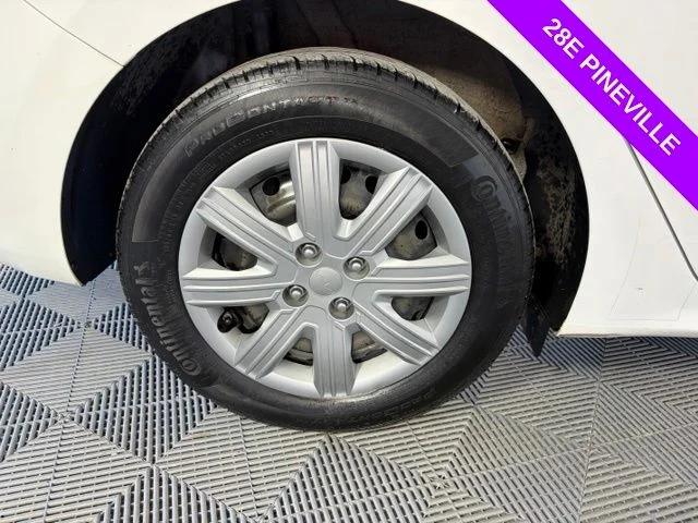 Used 2023 White Kia LX image 38