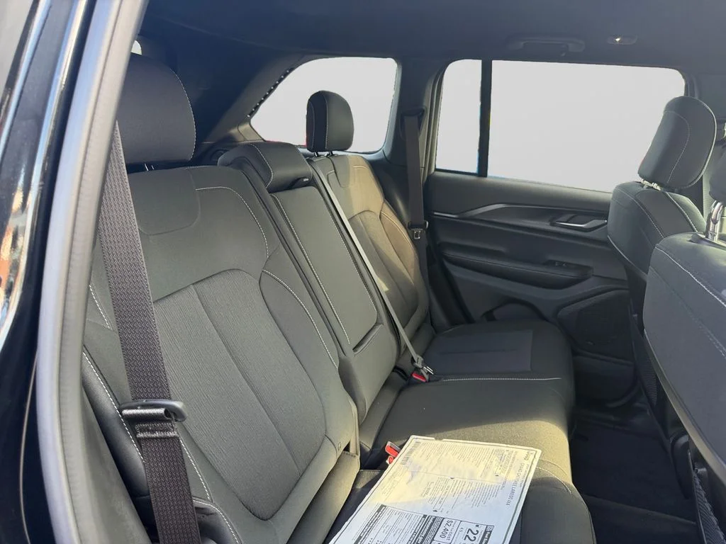2025 Jeep Grand Cherokee Laredo - Photo 18