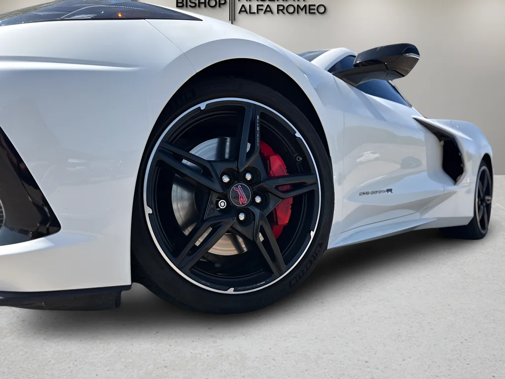 Used 2022 White Chevrolet Stingray image 33