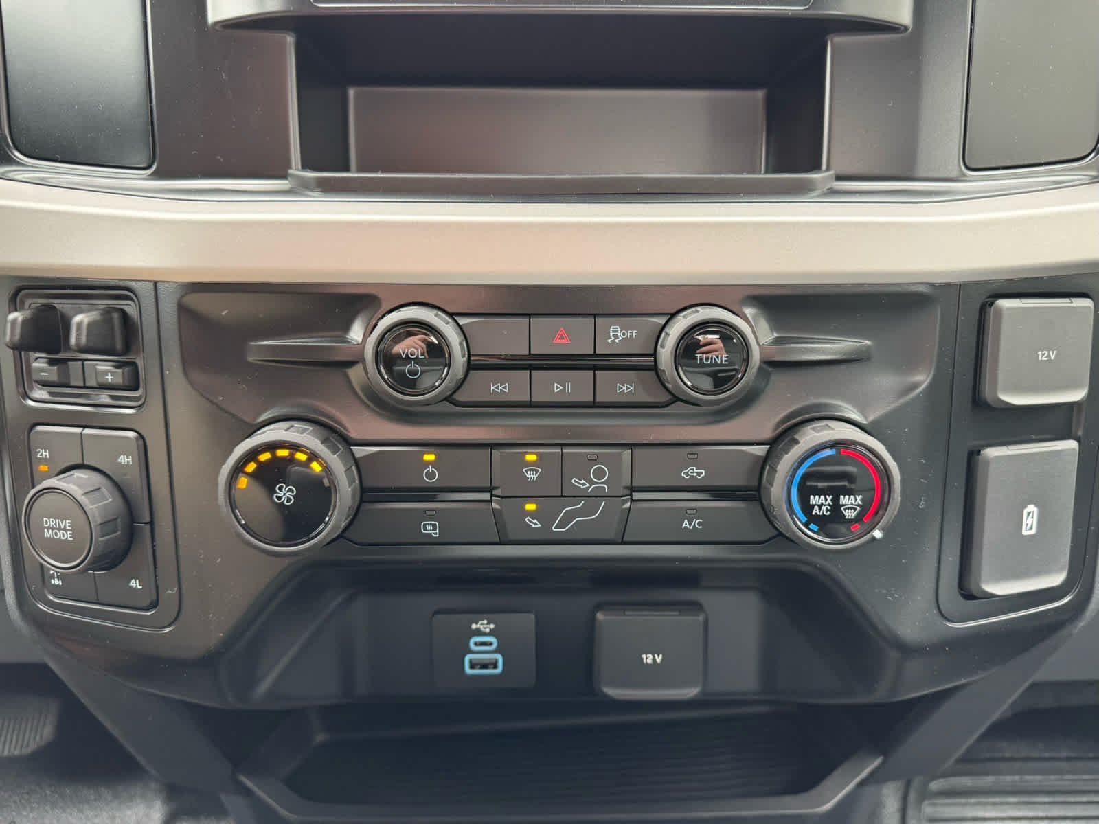 New 2026 Carbonized Gray Metallic Ford XL image 19