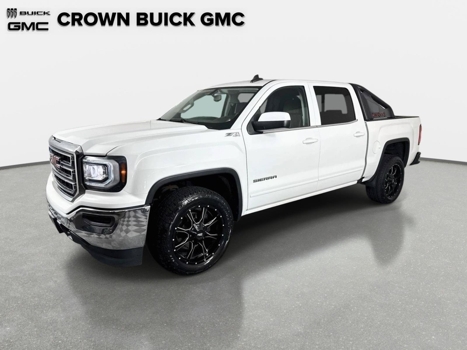 Used 2018 Summit White GMC SLE image 1