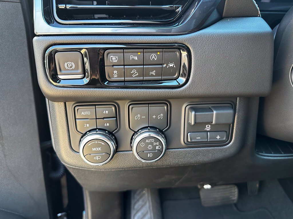 2026 GMC Yukon AT4 - Photo 9