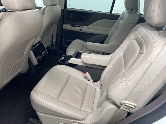 Used 2023 White Lincoln Reserve image 12
