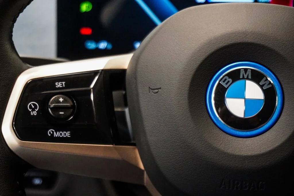 Used 2024 White BMW xDrive50 image 15