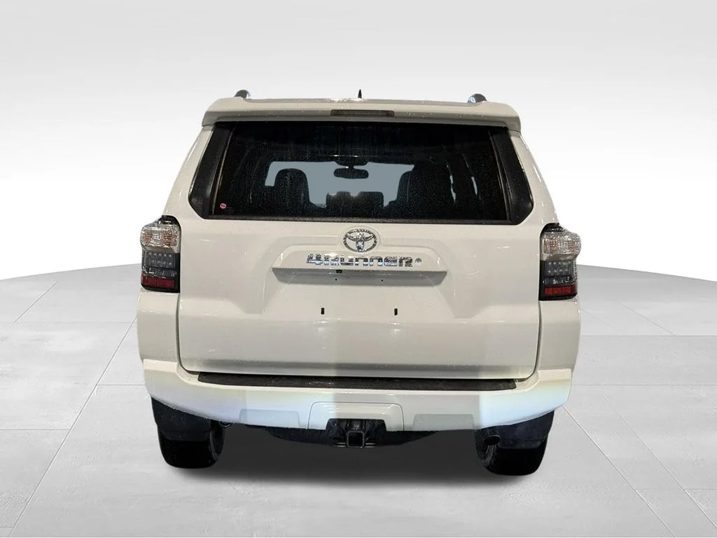 Used 2015 White Toyota SR5 Premium image 27