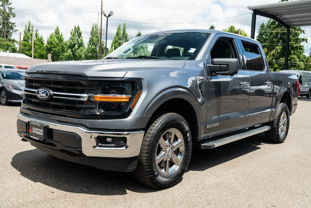Used 2024 Gray Ford XLT image 3