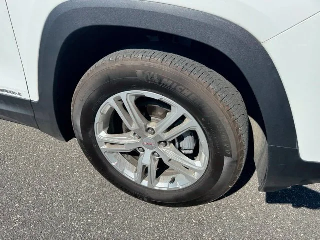 Used 2023 White GMC SLE image 10