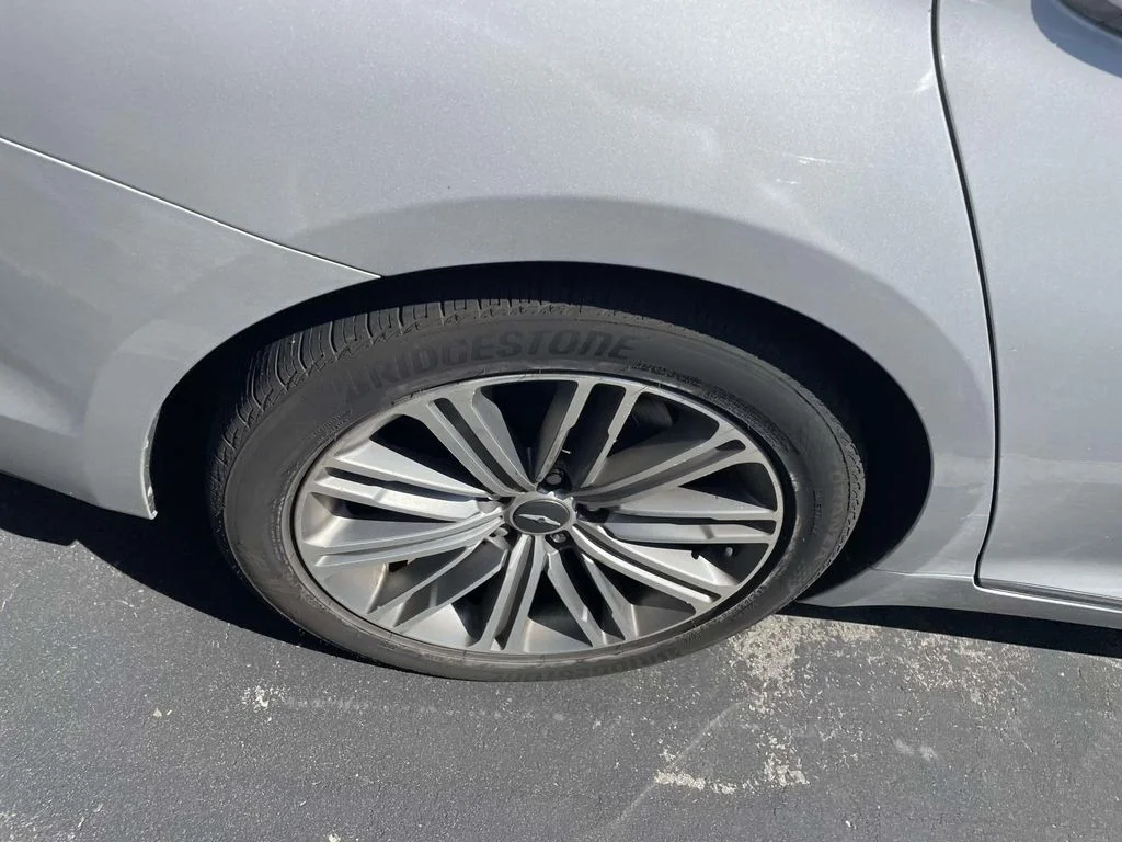 Used 2018 Silver Genesis 3.8 image 6