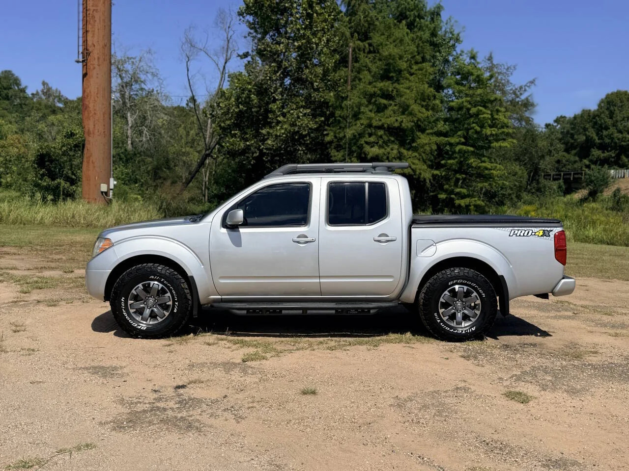 Used 2016 Silver Nissan PRO 4X 4x4 4dr Crew Cab 5 ft. SB Pickup 5A image 2
